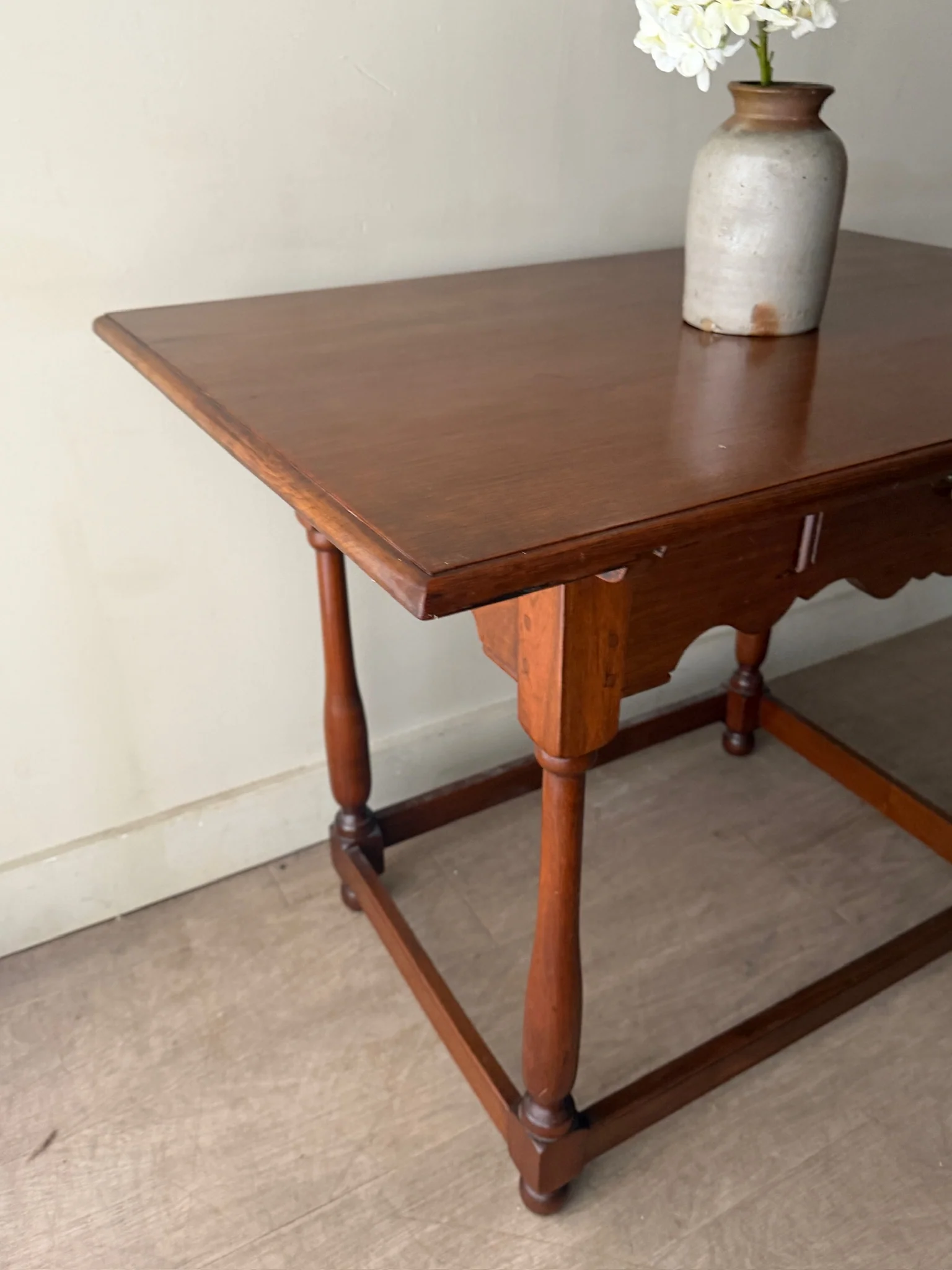 William & Mary walnut tavern table - Image 3