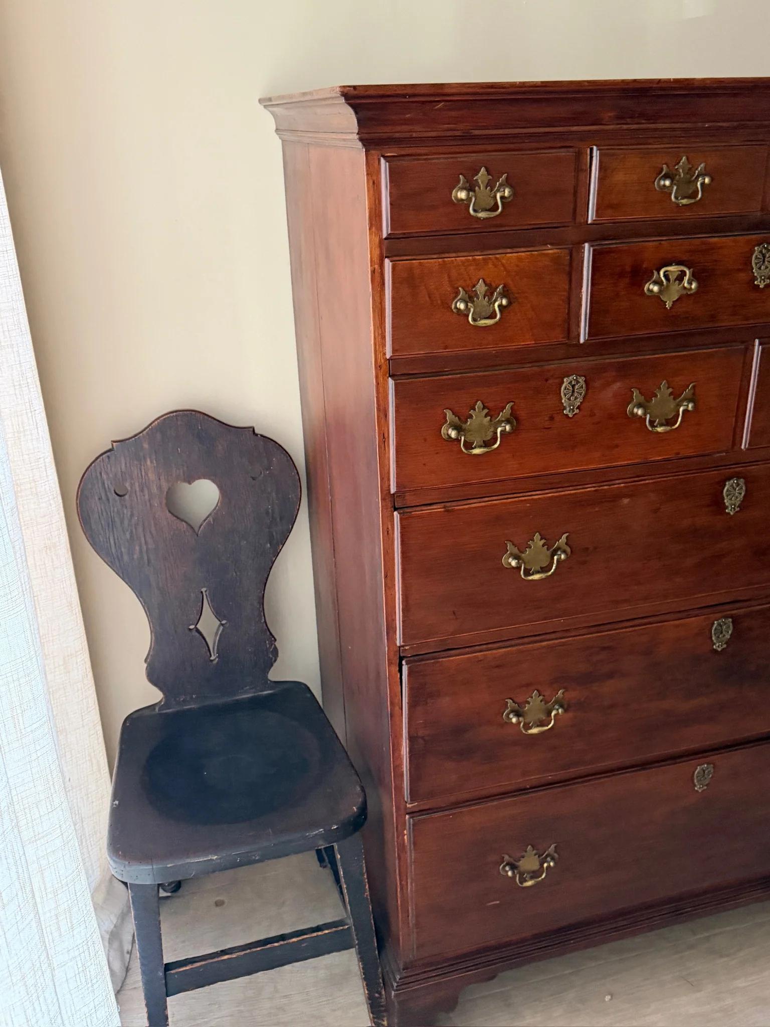 XL Pennsylvania Queen Anne walnut dresser - Image 2