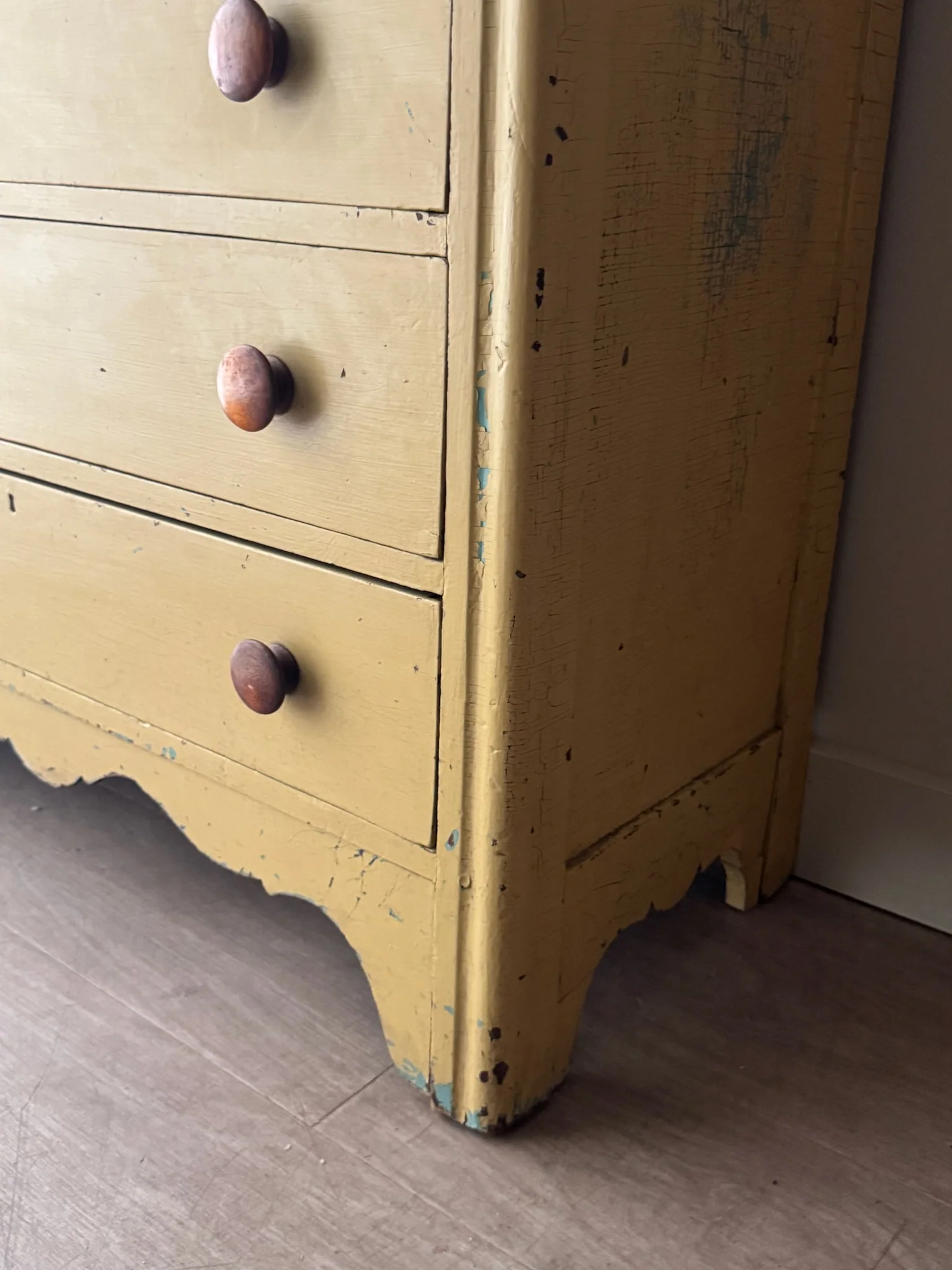 Yellow painted pine dresser - Image 5