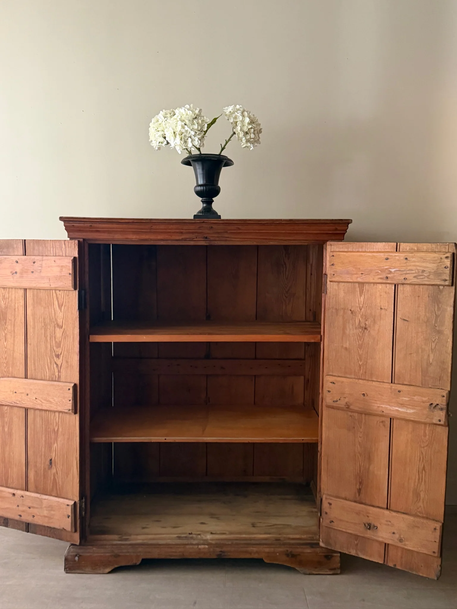 Yellow pine cupboard - Image 4